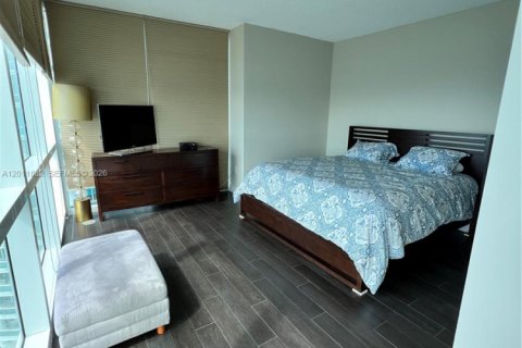 Condominio en alquiler en Miami, Florida, 3 dormitorios, 163.69 m2 № 2074927 - foto 4