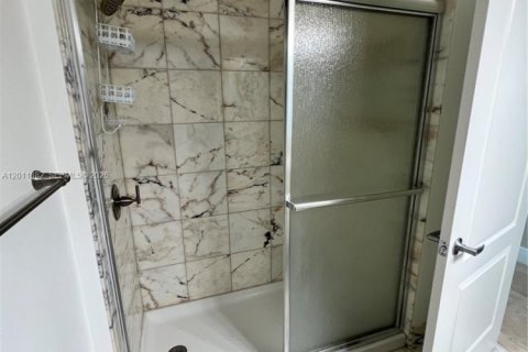 Condominio en alquiler en Miami, Florida, 3 dormitorios, 163.69 m2 № 2074927 - foto 27