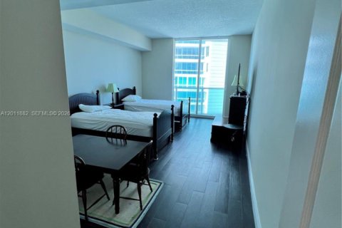 Condominio en alquiler en Miami, Florida, 3 dormitorios, 163.69 m2 № 2074927 - foto 23