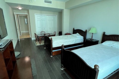 Condominio en alquiler en Miami, Florida, 3 dormitorios, 163.69 m2 № 2074927 - foto 25