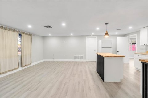 Casa en venta en Port Richey, Florida, 3 dormitorios, 91.42 m2 № 1915770 - foto 7