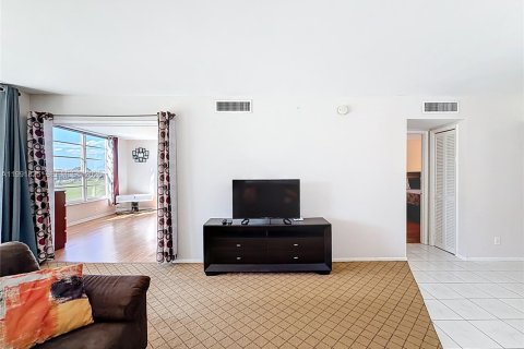 Condominio en alquiler en Pompano Beach, Florida, 2 dormitorios, 98.85 m2 № 2052525 - foto 16