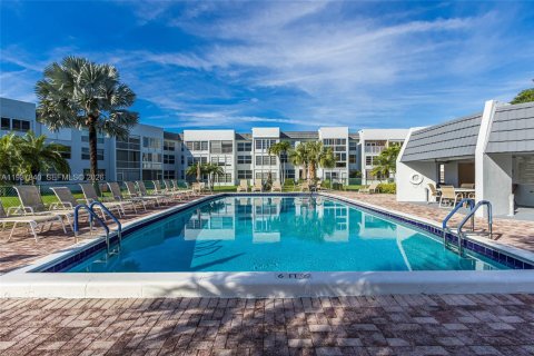 Купить кондоминиум в Маргит, Флорида 2 спальни, 73.39м2, № 1995595 - фото 27