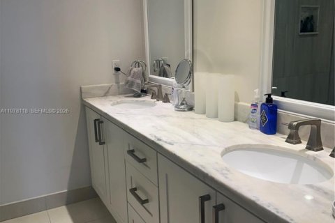 Купить кондоминиум в Майами, Флорида 2 спальни, 141.21м2, № 2079294 - фото 4