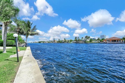 Copropriété à louer à Fort Lauderdale, Floride: 2 chambres, 111.48 m2 № 2077377 - photo 19
