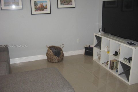 Townhouse in Miami, Florida 3 bedrooms, 165.18 sq.m. № 2004034 - photo 12