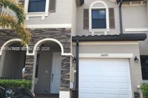 Townhouse in Miami, Florida 3 bedrooms, 165.18 sq.m. № 2004034