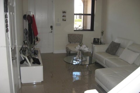 Townhouse in Miami, Florida 3 bedrooms, 165.18 sq.m. № 2004034 - photo 4