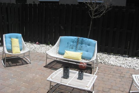 Townhouse in Miami, Florida 3 bedrooms, 165.18 sq.m. № 2004034 - photo 8