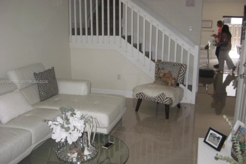Townhouse in Miami, Florida 3 bedrooms, 165.18 sq.m. № 2004034 - photo 3