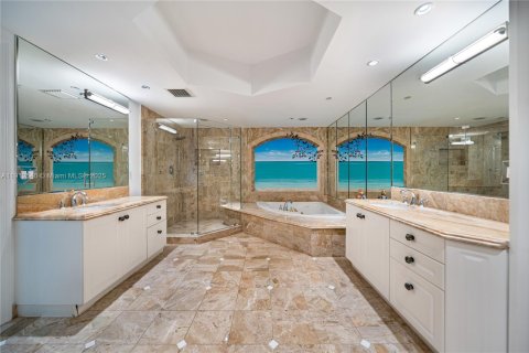 Купить кондоминиум в Серфсайд, Флорида 3 спальни, 259.2м2, № 1969800 - фото 29