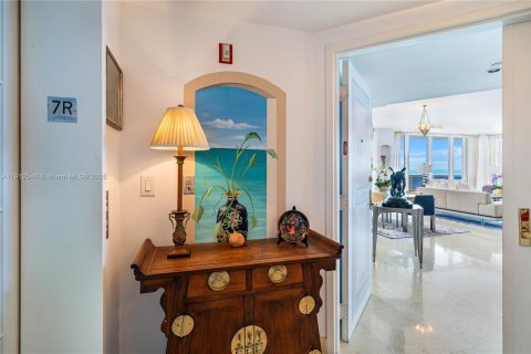 Купить кондоминиум в Серфсайд, Флорида 3 спальни, 259.2м2, № 1969800 - фото 4