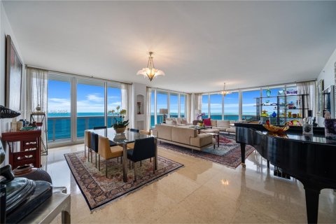 Купить кондоминиум в Серфсайд, Флорида 3 спальни, 259.2м2, № 1969800 - фото 10