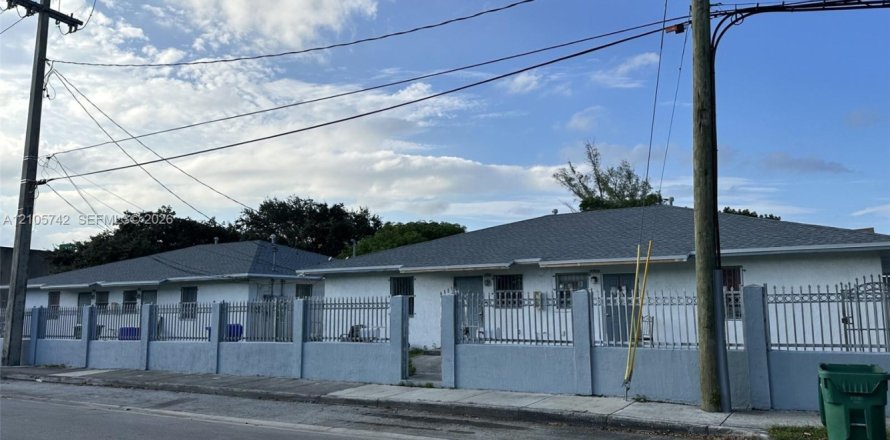 Villa ou maison à Miami, Floride 2 chambres, 162.58 m2 № 2417418