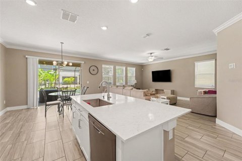 House in Land O' Lakes, Florida 4 bedrooms, 257.8 sq.m. № 2298332 - photo 18