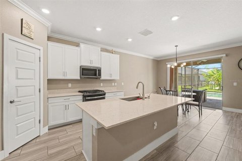 House in Land O' Lakes, Florida 4 bedrooms, 257.8 sq.m. № 2298332 - photo 17