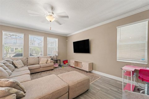 House in Land O' Lakes, Florida 4 bedrooms, 257.8 sq.m. № 2298332 - photo 12
