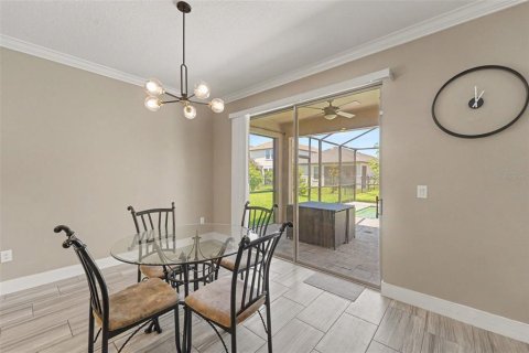 House in Land O' Lakes, Florida 4 bedrooms, 257.8 sq.m. № 2298332 - photo 14