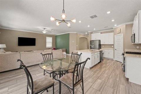 House in Land O' Lakes, Florida 4 bedrooms, 257.8 sq.m. № 2298332 - photo 15