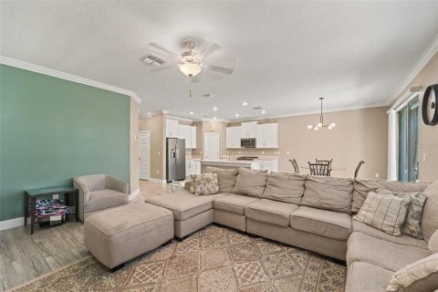 House in Land O' Lakes, Florida 4 bedrooms, 257.8 sq.m. № 2298332 - photo 10