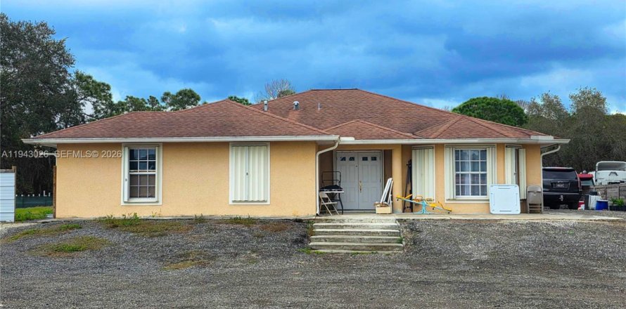 Villa ou maison à Clewiston, Floride 4 chambres, 145.48 m2 № 2152777