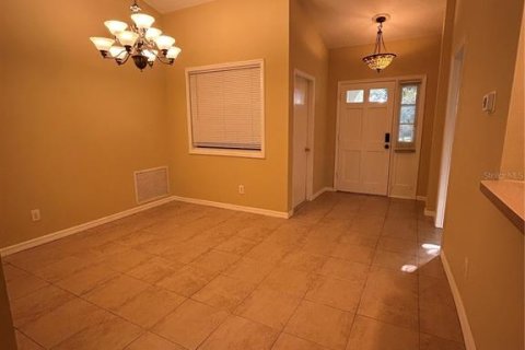 Villa ou maison à louer à Tampa, Floride: 4 chambres, 137.03 m2 № 2267244 - photo 2