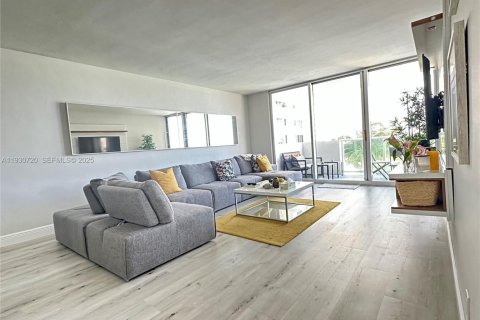 Copropriété à louer à Miami Beach, Floride: 1 chambre, 77.76 m2 № 1989801 - photo 1