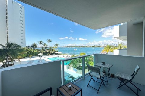 Copropriété à louer à Miami Beach, Floride: 1 chambre, 77.76 m2 № 1989801 - photo 2