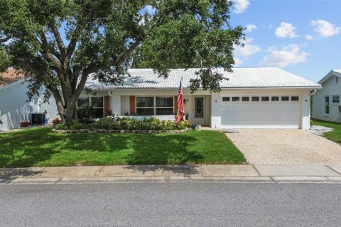 House in Pinellas Park, Florida 2 bedrooms, 164.99 sq.m. № 1838490 - photo 1