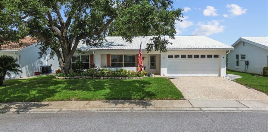 House in Pinellas Park, Florida 2 bedrooms, 164.99 sq.m. № 1838490
