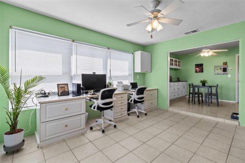 House in Pinellas Park, Florida 2 bedrooms, 164.99 sq.m. № 1838490 - photo 18