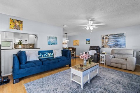 House in Pinellas Park, Florida 2 bedrooms, 164.99 sq.m. № 1838490 - photo 11