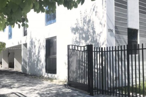 Снять в аренду квартиру в Майами, Флорида 2 спальни, 526.2м2, № 1957278 - фото 10