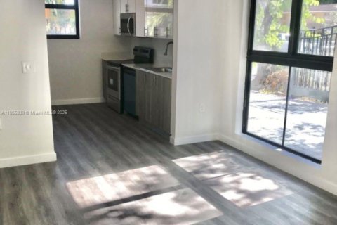 Снять в аренду квартиру в Майами, Флорида 2 спальни, 526.2м2, № 1957278 - фото 9