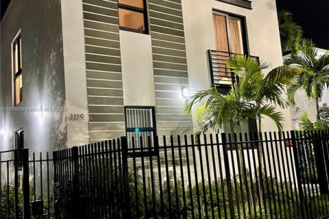 Снять в аренду квартиру в Майами, Флорида 2 спальни, 526.2м2, № 1957278 - фото 5