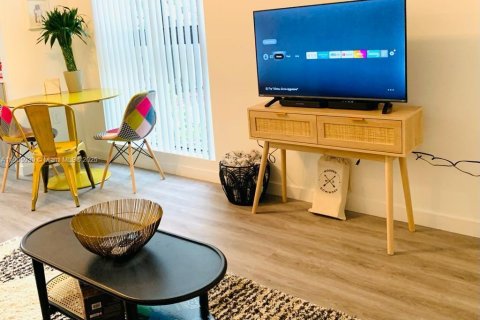 Снять в аренду квартиру в Майами, Флорида 2 спальни, 526.2м2, № 1957278 - фото 12