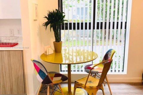 Снять в аренду квартиру в Майами, Флорида 2 спальни, 526.2м2, № 1957278 - фото 15