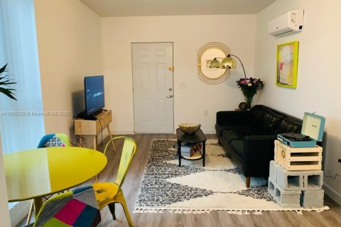 Снять в аренду квартиру в Майами, Флорида 2 спальни, 526.2м2, № 1957278 - фото 3