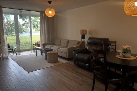 Купить кондоминиум в Санрайз, Флорида 2 спальни, 78.97м2, № 1737826 - фото 10