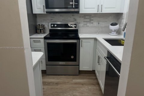 Купить кондоминиум в Санрайз, Флорида 2 спальни, 78.97м2, № 1737826 - фото 4