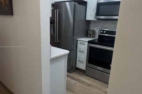 Купить кондоминиум в Санрайз, Флорида 2 спальни, 78.97м2, № 1737826 - фото 3