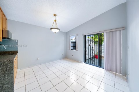 Villa ou maison à vendre à Hialeah, Floride: 3 chambres, 114.92 m2 № 2022100 - photo 7