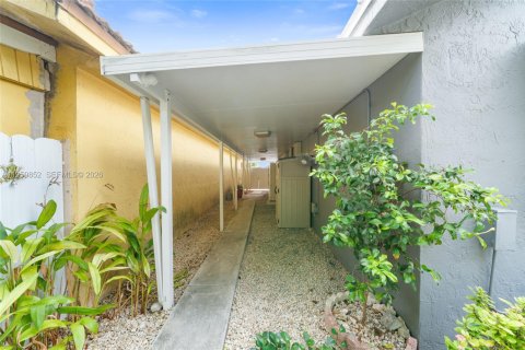 Villa ou maison à vendre à Hialeah, Floride: 3 chambres, 114.92 m2 № 2022100 - photo 18