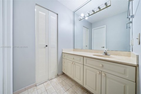 Villa ou maison à vendre à Hialeah, Floride: 3 chambres, 114.92 m2 № 2022100 - photo 11