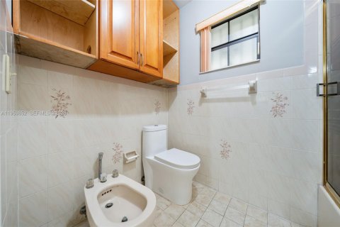 Villa ou maison à vendre à Hialeah, Floride: 3 chambres, 114.92 m2 № 2022100 - photo 13