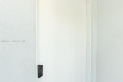 Adosado en alquiler en Miami, Florida, 2 dormitorios, 103.68 m2 № 2046709 - foto 12
