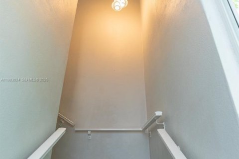 Adosado en alquiler en Miami, Florida, 2 dormitorios, 103.68 m2 № 2046709 - foto 10