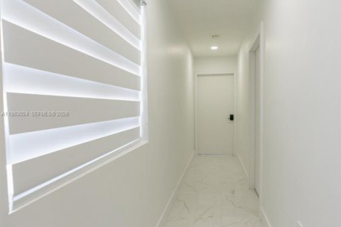 Adosado en alquiler en Miami, Florida, 2 dormitorios, 103.68 m2 № 2046709 - foto 23