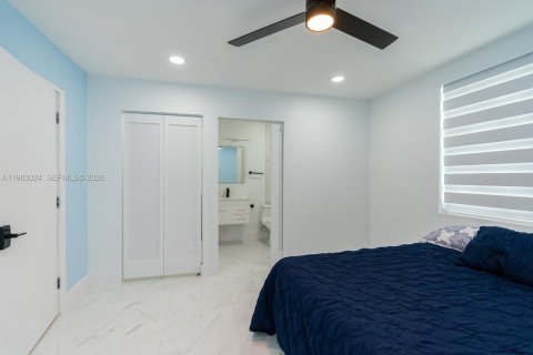 Adosado en alquiler en Miami, Florida, 2 dormitorios, 103.68 m2 № 2046709 - foto 24