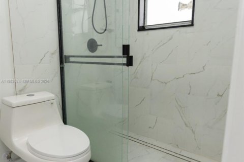 Adosado en alquiler en Miami, Florida, 2 dormitorios, 103.68 m2 № 2046709 - foto 30